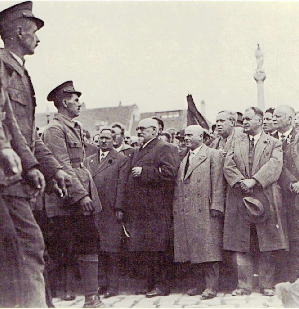 Renner und Schutzbund